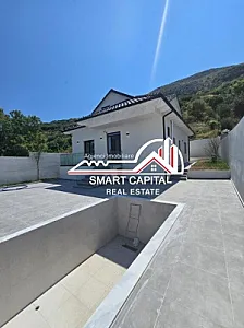 Vilë Moderne me Pishinë në Shitje – 345,000€ – Vlorë — Vlorë - Foto 1