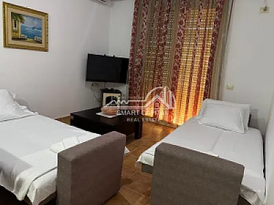 Apartament 1+1 me Qira – Mobiluar, Qendra – 350€ – I mirë — Vlorë - Foto 6