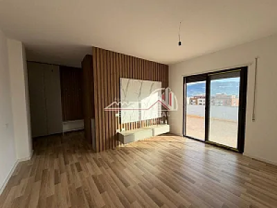 Shitet Papafingo Luksoze Ne Vlorë – 190,000€ – I mirë — Vlorë - Foto 1