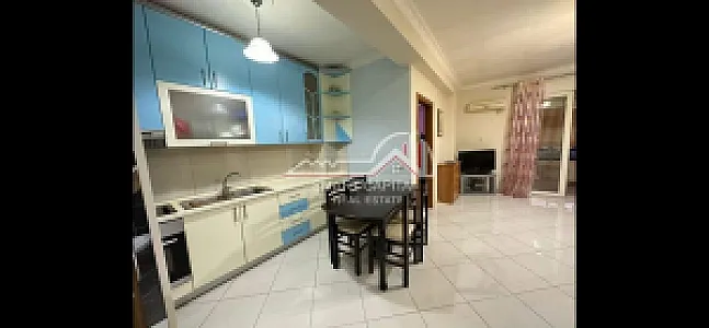 Apartament 1+1 me Qira – Qendër, Vlorë – 400€ – I mirë — Vlorë - Foto 2