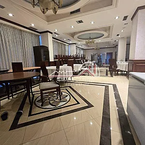 Ambient Biznesi 300m² me Qera – 2,300€ – Vlorë – I mirë — Vlorë - Foto 3