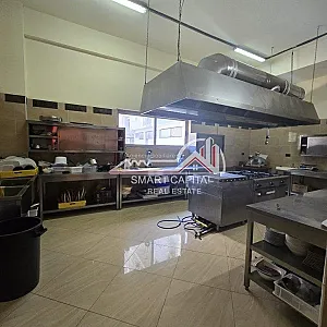 Ambient Biznesi 300m² me Qera – 2,300€ – Vlorë – I mirë — Vlorë - Foto 6