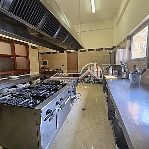 Ambient Biznesi 300m² me Qera – 2,300€ – Vlorë – I mirë — Vlorë - Foto 7