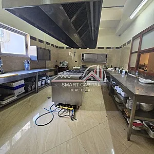 Ambient Biznesi 300m² me Qera – 2,300€ – Vlorë – I mirë — Vlorë - Foto 8