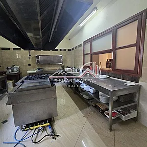 Ambient Biznesi 300m² me Qera – 2,300€ – Vlorë – I mirë — Vlorë - Foto 9