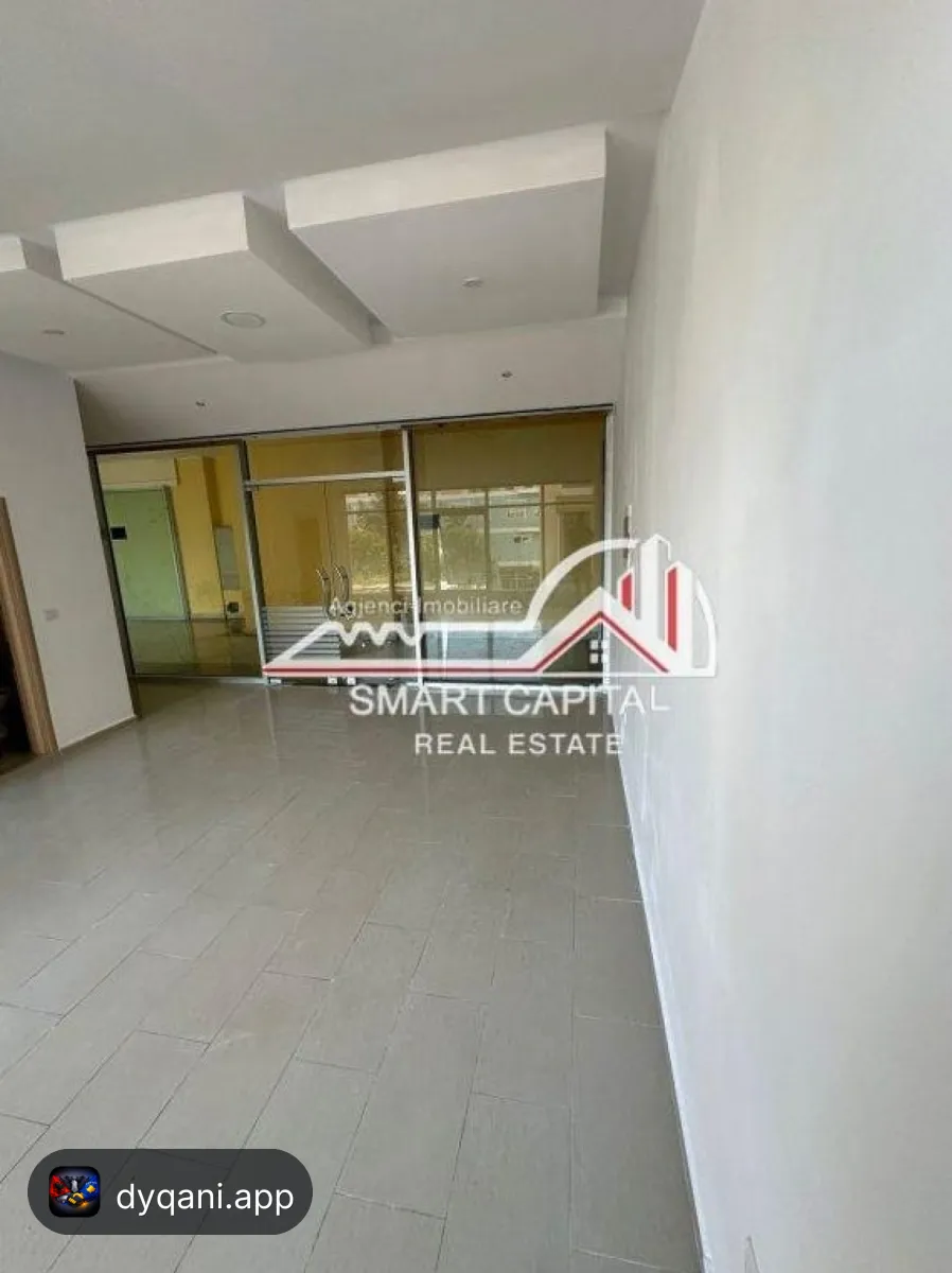 Dyqan 30m² në Shitje – Conad Vlorë – 45,000€ – I mirë — Vlorë - Foto 1