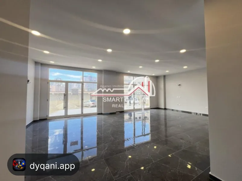 Ambient Komercial/Dyqan 132m² me Qera – 480€ – Vlorë — Vlorë