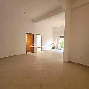 Dyqan 105 m² në Shitje – Lagja 24 Maji – 110,000€ – I mirë — Vlorë - Foto 8