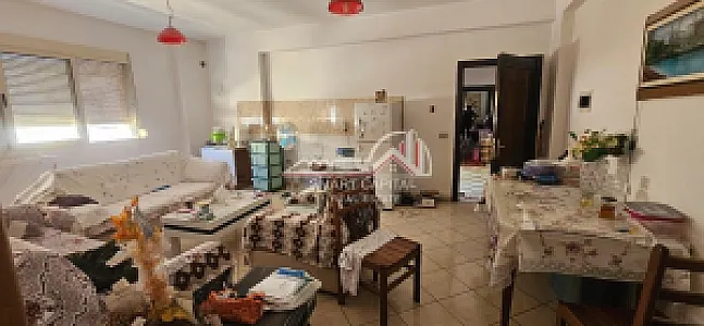Garsonierë në Shitje – Pranë Shkollës së – 42,000€ – I mirë — Vlorë - Foto 1