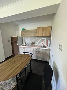 Garsonierë me Qira Ditore – Komode – 50€ – Vlorë – I mirë — Vlorë - Foto 6
