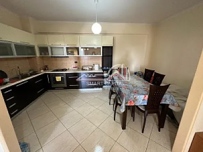 Apartament 2+1+2 me Qira – Pranë Shkollës Drita – 400€ — Vlorë - Foto 1