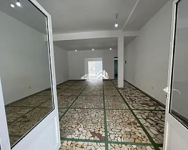 Dyqan 115 m² në Shitje – 3 Ambiente + 2 – 500€ – Vlorë — Vlorë - Foto 1