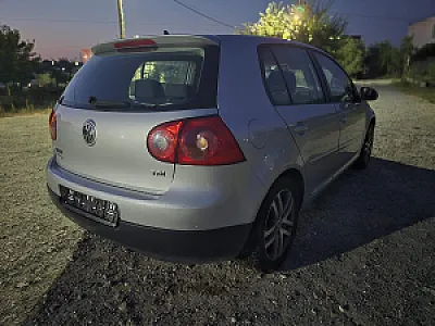 Volkswagen Golf 5 1.9 TDI – 450,000 Lek – Durrës — Durrës - Foto 4