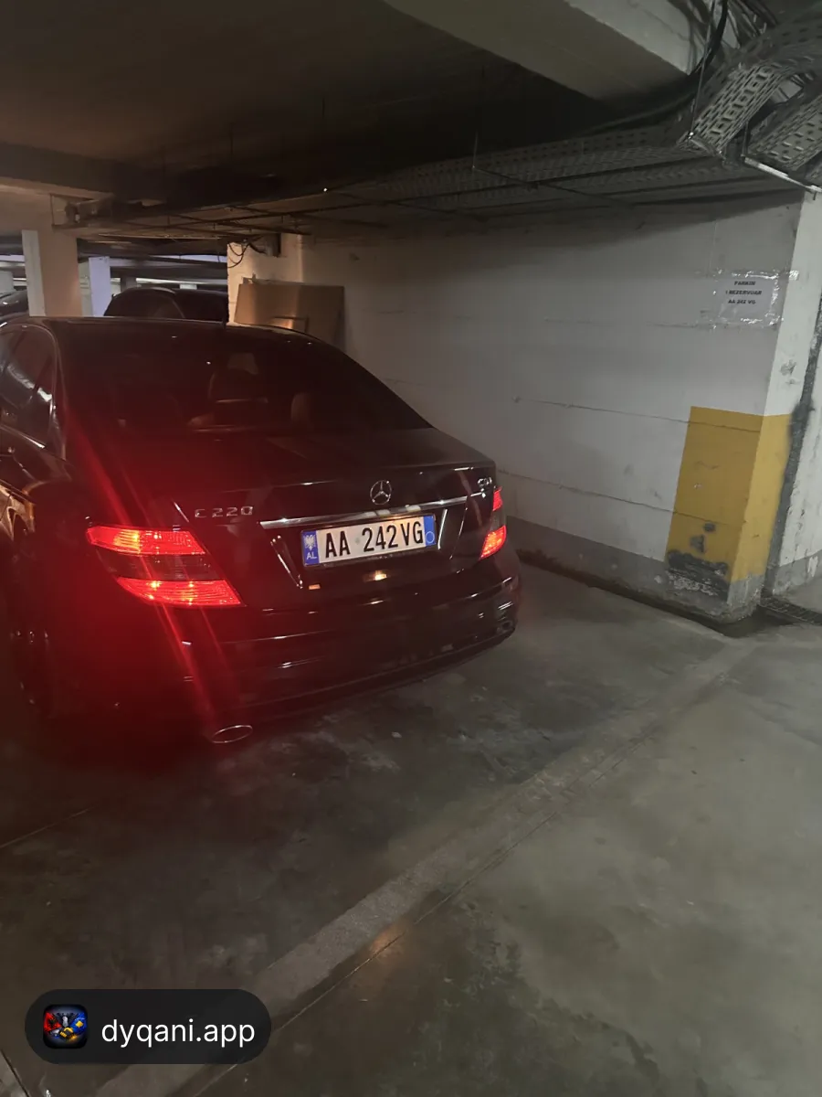 Mercedes w204 2007 ne gjendje – 700,000 Lek – Tiranë — Tiranë - Foto 2