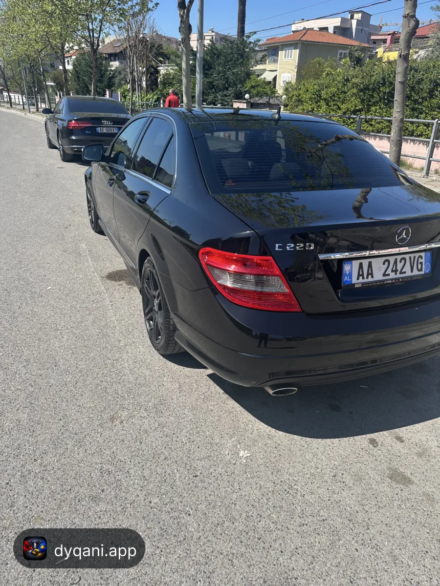 Mercedes w204 2007 ne gjendje – 700,000 Lek – Tiranë — Tiranë - Foto 10