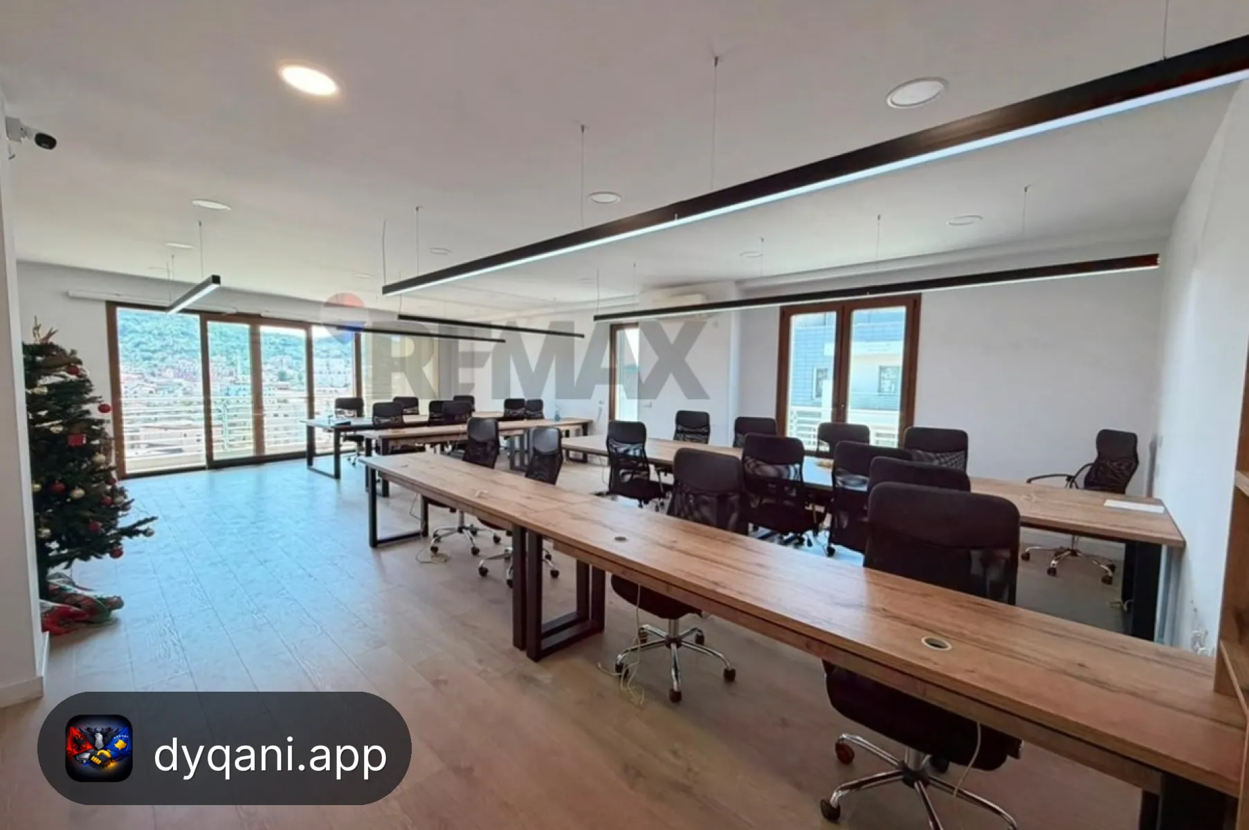 Me Qira Zyrë, 200m², Kati 8 – 250,000 Lek – Tiranë – I mirë — Tiranë - Foto 1