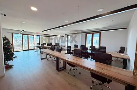 Me Qira Zyrë, 200m², Kati 8 – 250,000 Lek – Tiranë – I mirë — Tiranë - Foto 1