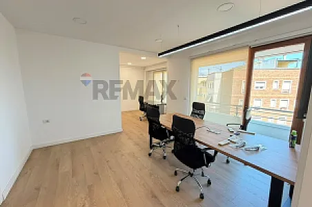 Me Qira Zyrë, 200m², Kati 8 – 250,000 Lek – Tiranë – I mirë — Tiranë - Foto 4