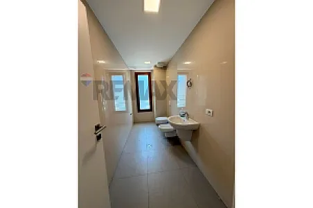 Me Qira Zyrë, 200m², Kati 8 – 250,000 Lek – Tiranë – I mirë — Tiranë - Foto 7