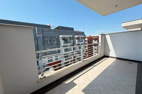 Me Qira Zyrë, 200m², Kati 8 – 250,000 Lek – Tiranë – I mirë — Tiranë - Foto 10