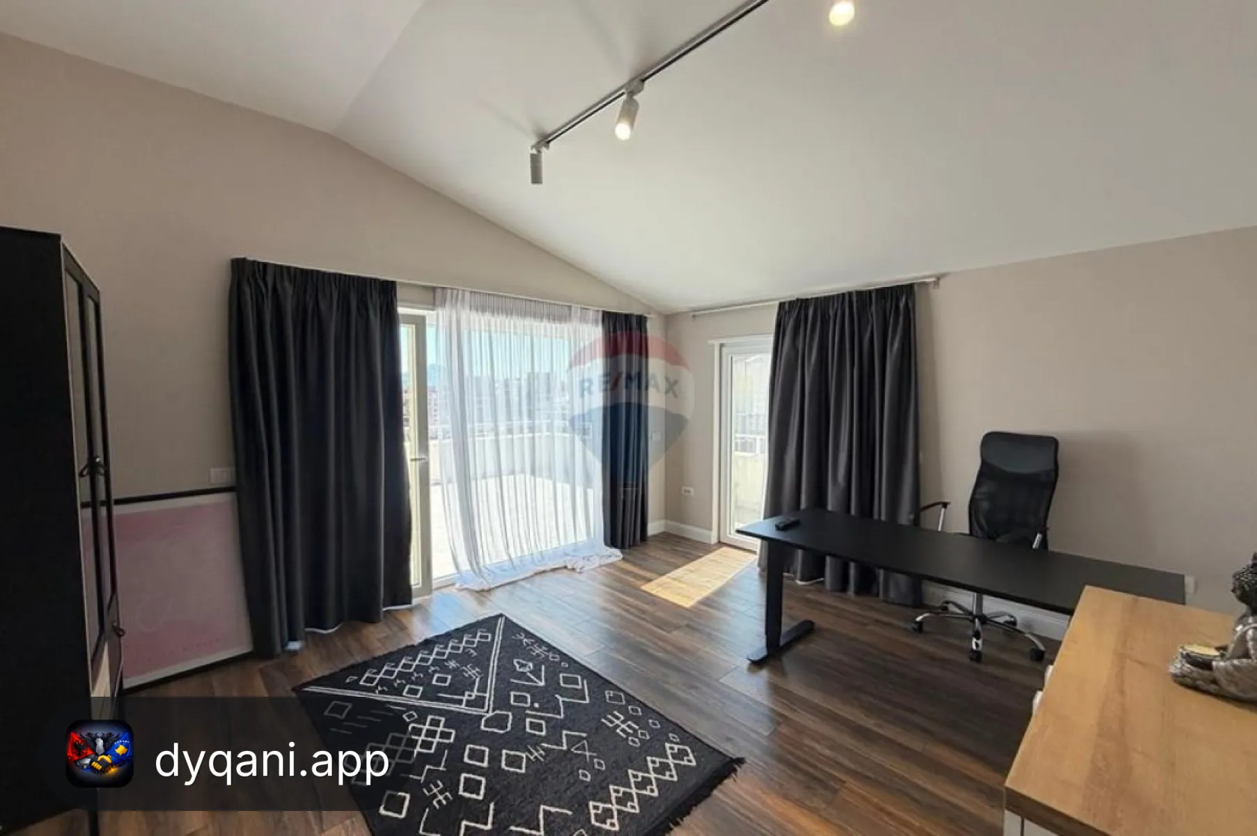 Me Qira Vilë 5+1, 221m² – Liqeni – 3,000€ – Tiranë – I mirë — Tiranë - Foto 7
