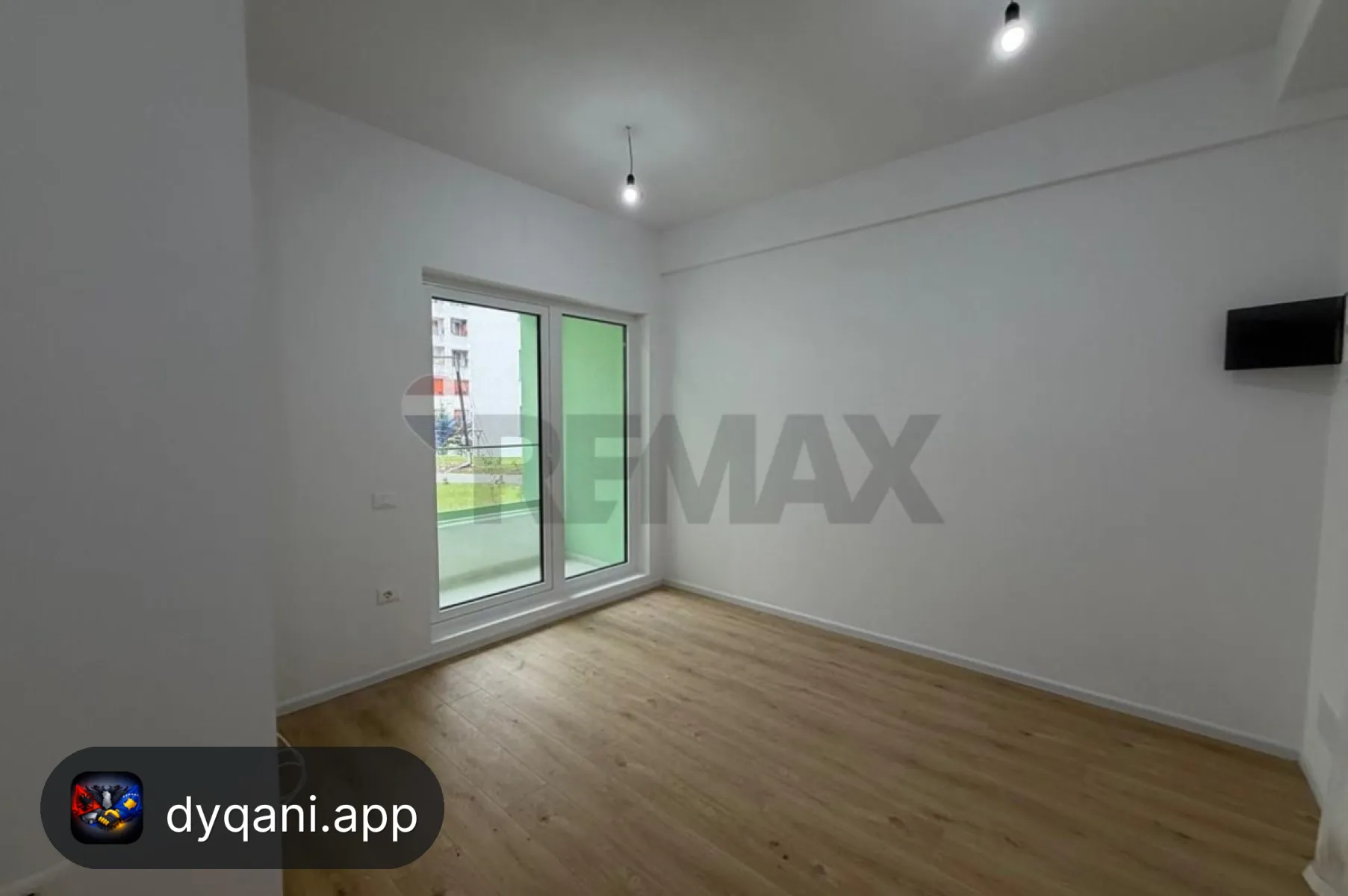 Me Qira Zyrë, 45.5m² – Kompleksi – 30,000 Lek – Tiranë — Tiranë - Foto 1