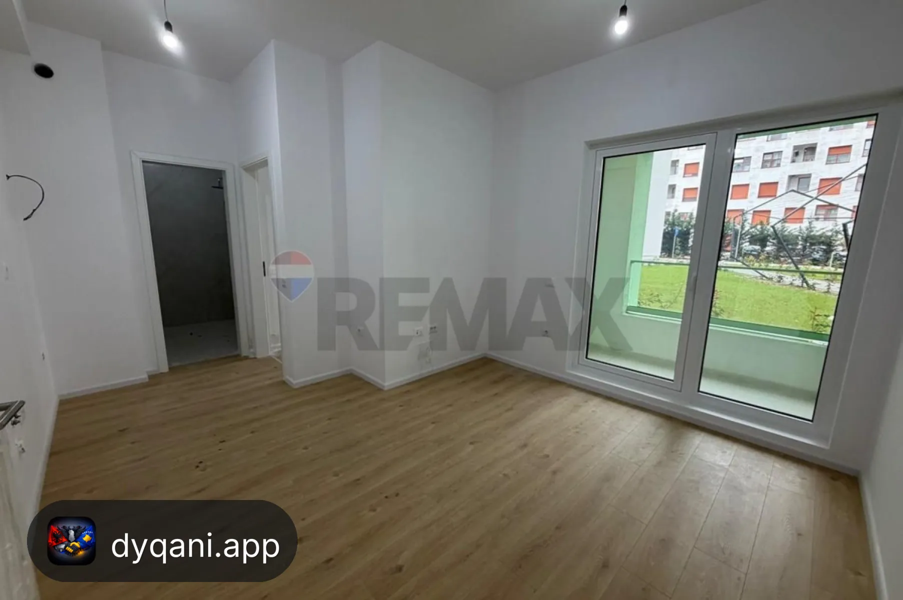 Me Qira Zyrë, 45.5m² – Kompleksi – 30,000 Lek – Tiranë — Tiranë - Foto 3