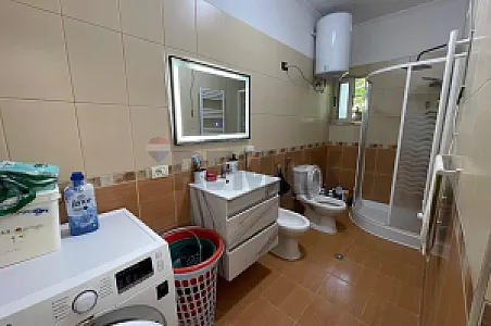 Me Qira Shtëpi – Rruga Ali Demi – 100,000 Lek – Tiranë — Tiranë - Foto 5