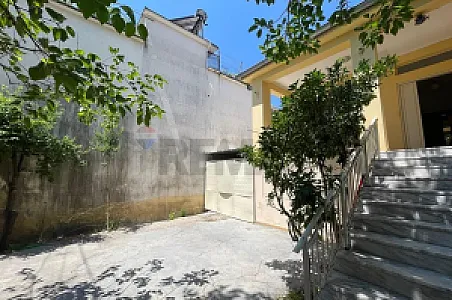 Me Qira Shtëpi – Rruga Ali Demi – 100,000 Lek – Tiranë — Tiranë - Foto 10