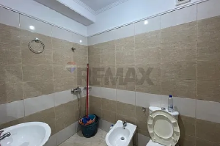 Me Qira Apartament 1+1, 70m² – 30,000 Lek – Tiranë – I mirë — Tiranë - Foto 5