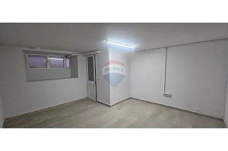 Me Qira Garsonierë, 20m² – Sheshi – 300€ – Tiranë – I mirë — Tiranë - Foto 2