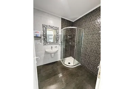 Me Qira Zyrë, 180m², Kati 8 – 250,000 Lek – Tiranë – I mirë — Tiranë - Foto 2