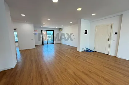 Me Qira Zyrë, 180m², Kati 8 – 250,000 Lek – Tiranë – I mirë — Tiranë - Foto 3