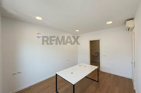 Me Qira Zyrë, 180m², Kati 8 – 250,000 Lek – Tiranë – I mirë — Tiranë - Foto 4