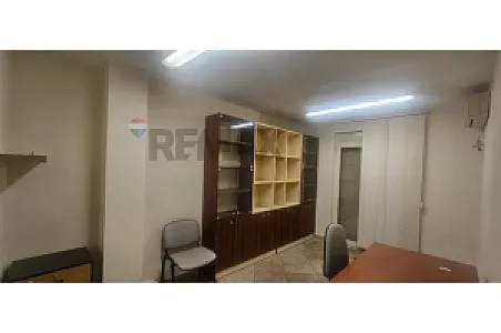 Me Qira Zyrë, 60m², Kati 2 – Bulevardi – 600€ – Tiranë — Tiranë - Foto 6