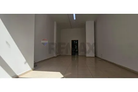 Shitet Dyqan, 77m² – Ish Tregu – 35,000 Lek – Tiranë — Tiranë - Foto 3