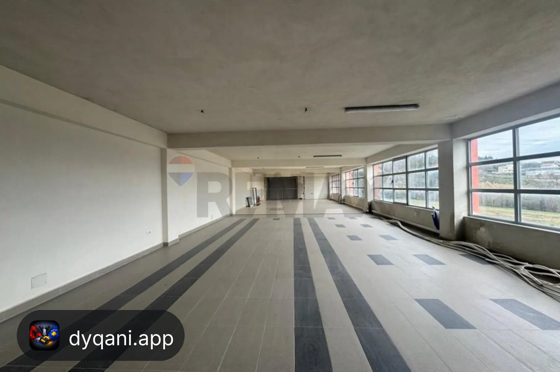 Me Qira Magazinë, 450m² – Prush – 2,500€ – Tiranë – I mirë — Tiranë - Foto 2
