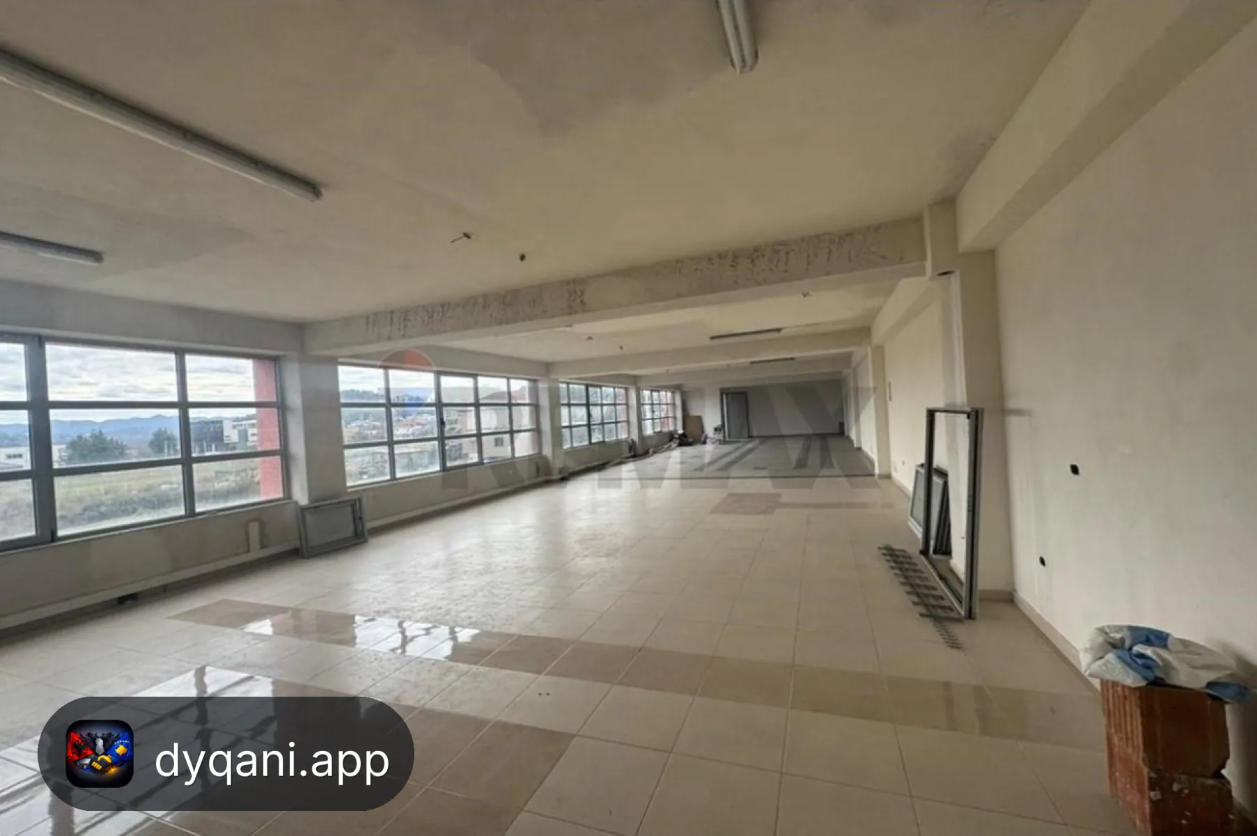Me Qira Magazinë, 450m² – Prush – 2,500€ – Tiranë – I mirë — Tiranë - Foto 3