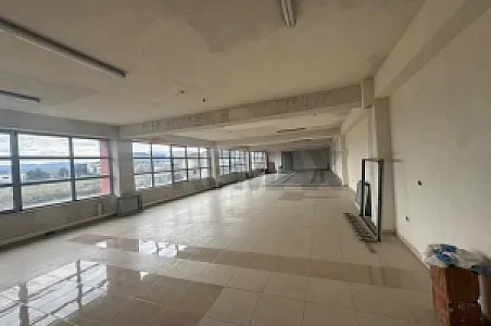 Me Qira Magazinë, 450m² – Prush – 2,500€ – Tiranë – I mirë — Tiranë - Foto 3