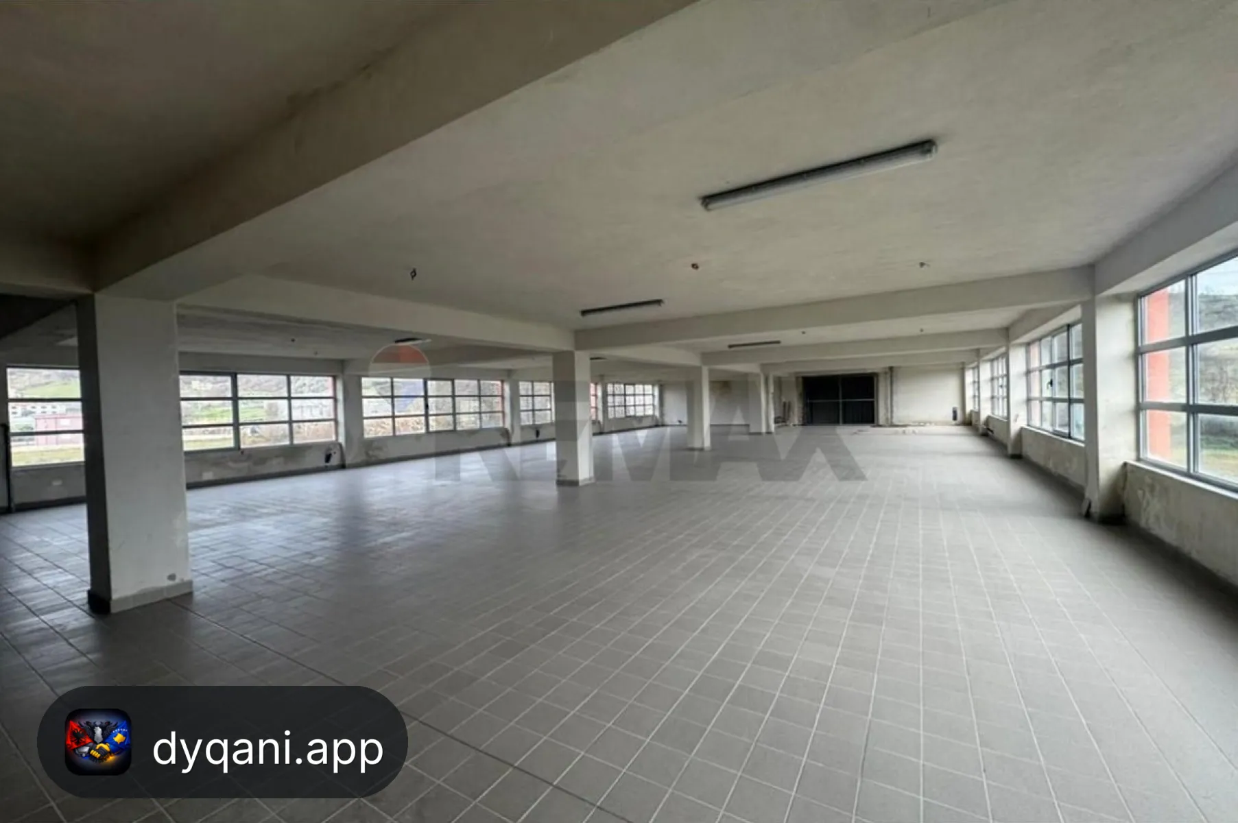 Me Qira Magazinë, 450m² – Prush – 2,500€ – Tiranë – I mirë — Tiranë - Foto 4