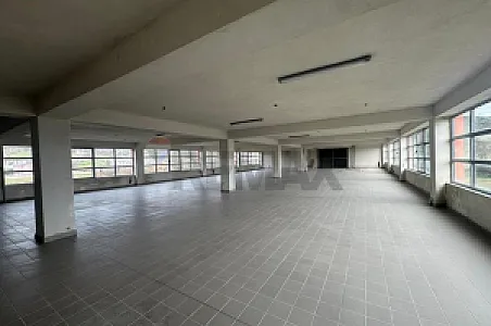 Me Qira Magazinë, 450m² – Prush – 2,500€ – Tiranë – I mirë — Tiranë - Foto 4