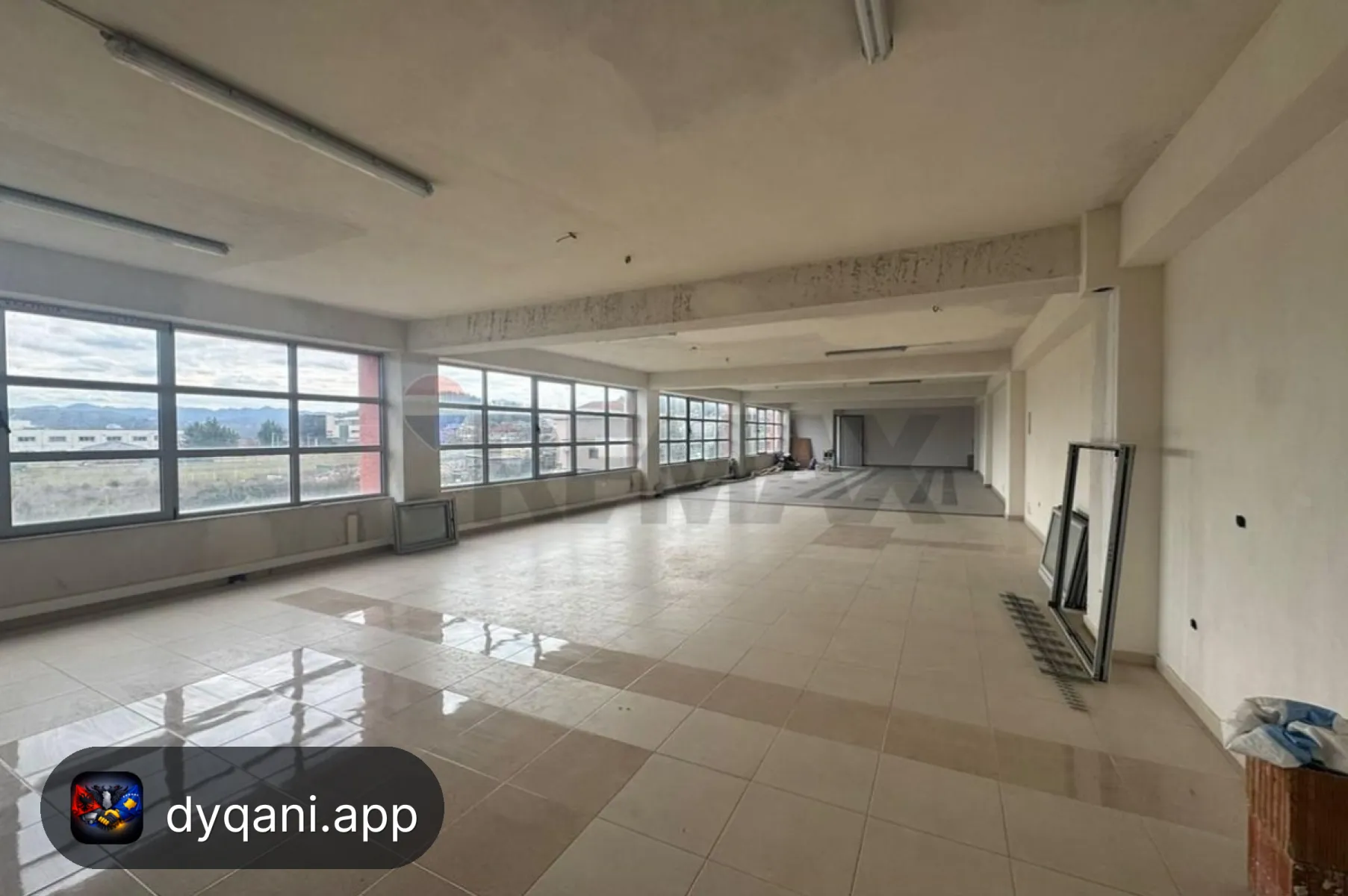 Me Qira Magazinë, 450m² – Prush – 2,500€ – Tiranë – I mirë — Tiranë - Foto 9