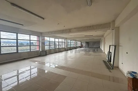Me Qira Magazinë, 450m² – Prush – 2,500€ – Tiranë – I mirë — Tiranë - Foto 9