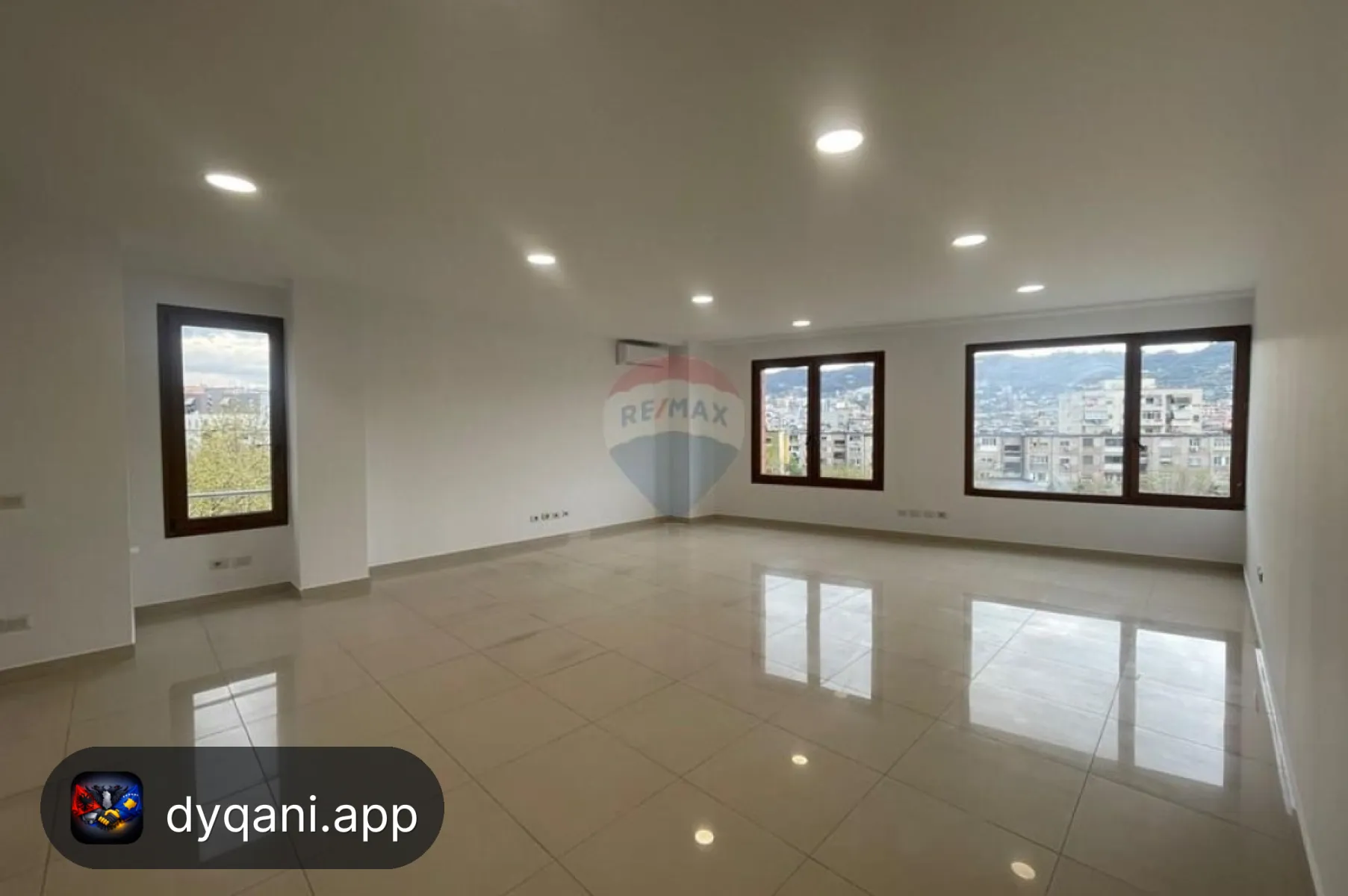 Me Qira Zyrë, 187m², Kati 4 – 250,000 Lek – Tiranë – I mirë — Tiranë - Foto 1