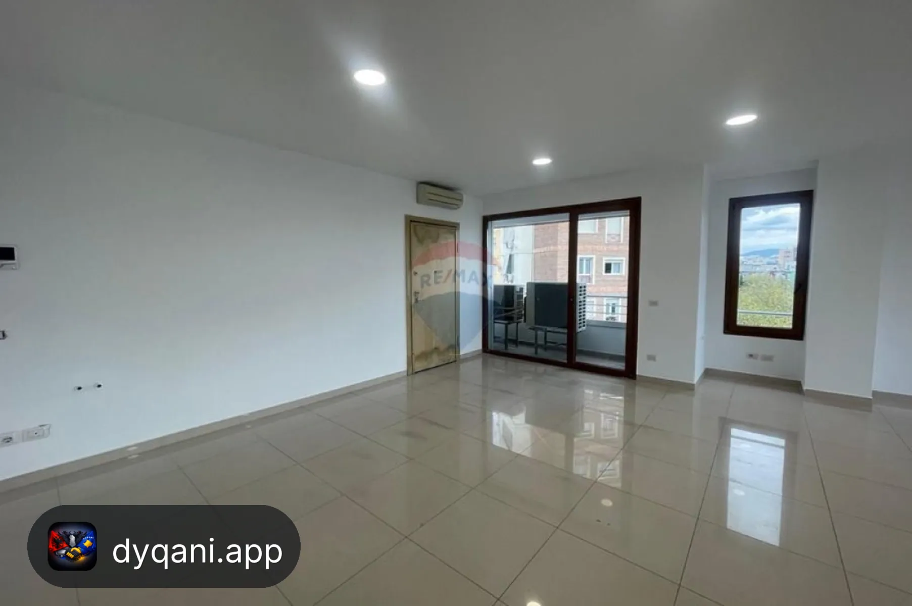 Me Qira Zyrë, 187m², Kati 4 – 250,000 Lek – Tiranë – I mirë — Tiranë - Foto 2