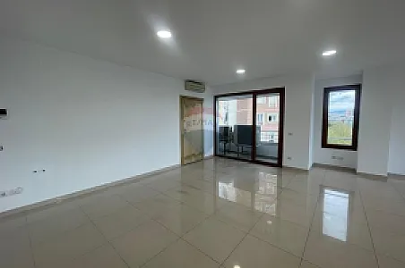 Me Qira Zyrë, 187m², Kati 4 – 250,000 Lek – Tiranë – I mirë — Tiranë - Foto 2