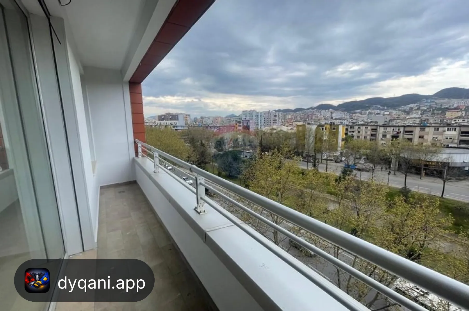 Me Qira Zyrë, 187m², Kati 4 – 250,000 Lek – Tiranë – I mirë — Tiranë - Foto 7