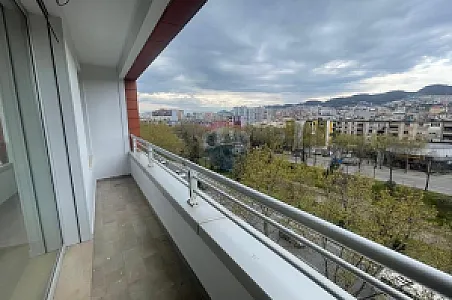Me Qira Zyrë, 187m², Kati 4 – 250,000 Lek – Tiranë – I mirë — Tiranë - Foto 7