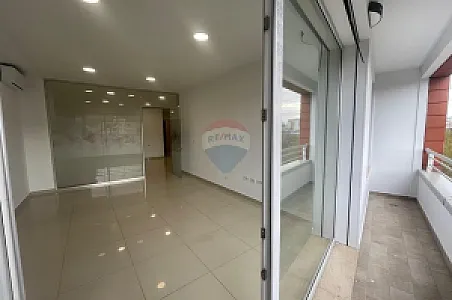 Me Qira Zyrë, 187m², Kati 4 – 250,000 Lek – Tiranë – I mirë — Tiranë - Foto 8