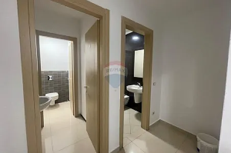 Me Qira Zyrë, 187m², Kati 4 – 250,000 Lek – Tiranë – I mirë — Tiranë - Foto 9